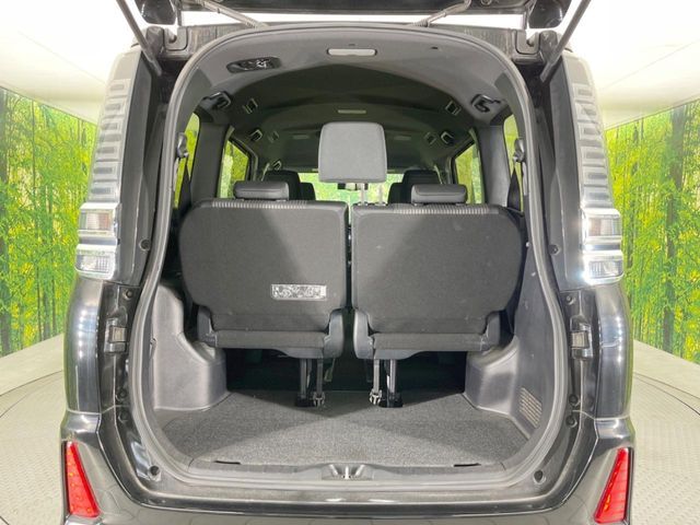 TOYOTA VOXY 2017 Image 31