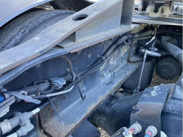 NISSAN DIESEL QUON 2017 Image 31