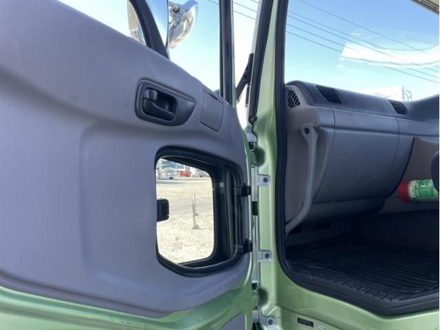 NISSAN DIESEL QUON 2017 Image 31