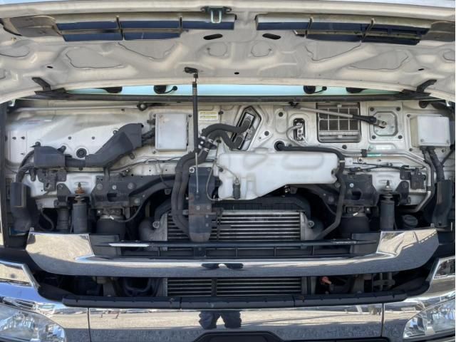 NISSAN DIESEL QUON 2017 Image 31