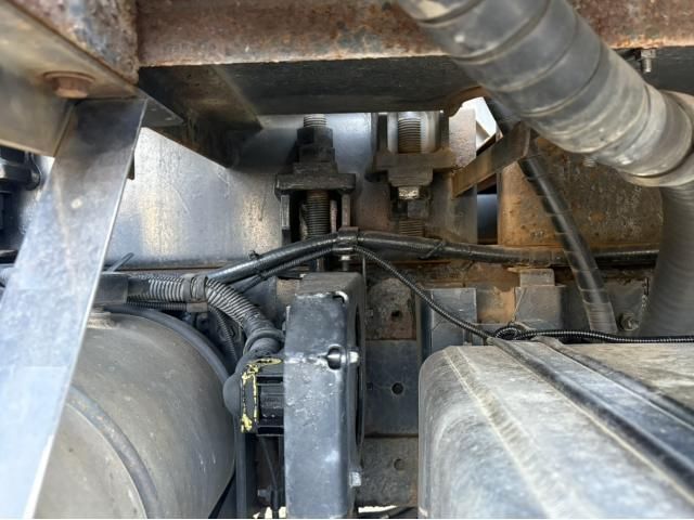 NISSAN DIESEL QUON 2012 Image 31