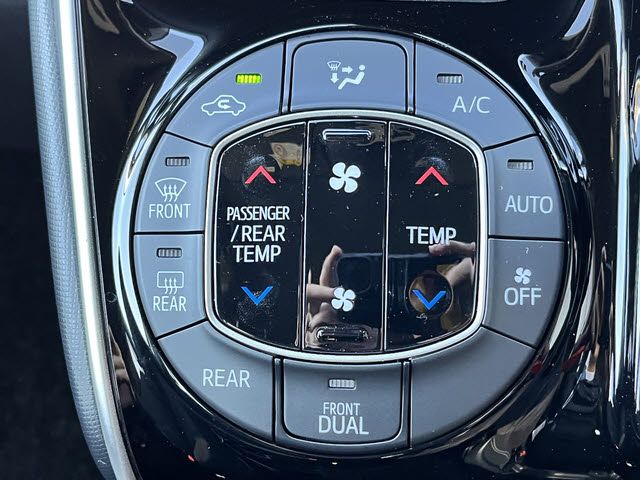 TOYOTA ESQUIRE 2019 Image 31