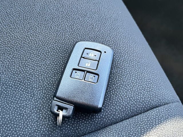 TOYOTA ESQUIRE 2019 Image 31