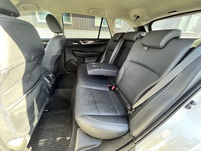 SUBARU LEGACY OUTBACK 2017 Image 31