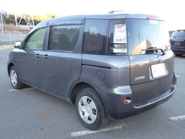 TOYOTA SIENTA 2015 Image 31