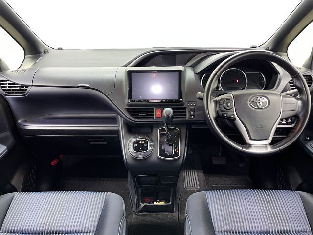 TOYOTA VOXY 2015 Image 31