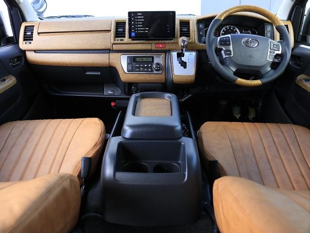 TOYOTA HIACE VAN 4WD 2025 Image 31