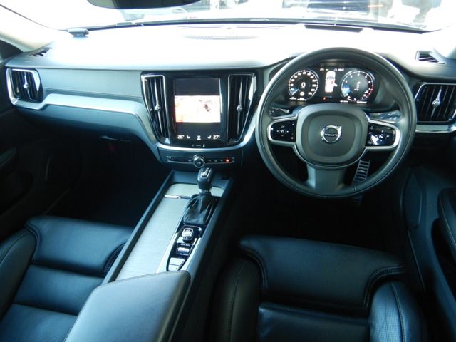 VOLVO V60 2019 Image 31