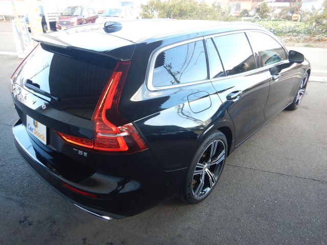 VOLVO V60 2019 Image 31