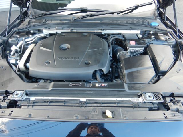 VOLVO V60 2019 Image 31