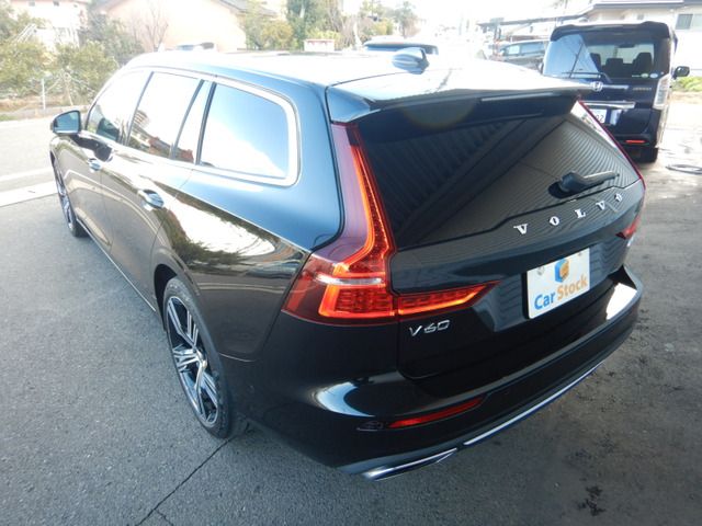 VOLVO V60 2019 Image 31
