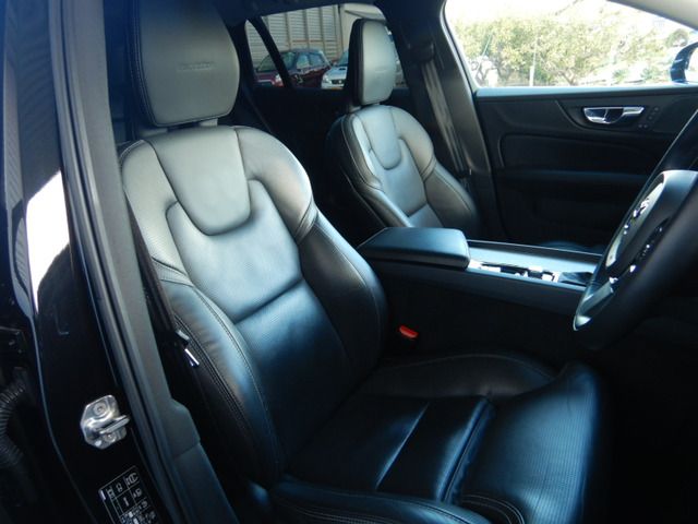 VOLVO V60 2019 Image 31