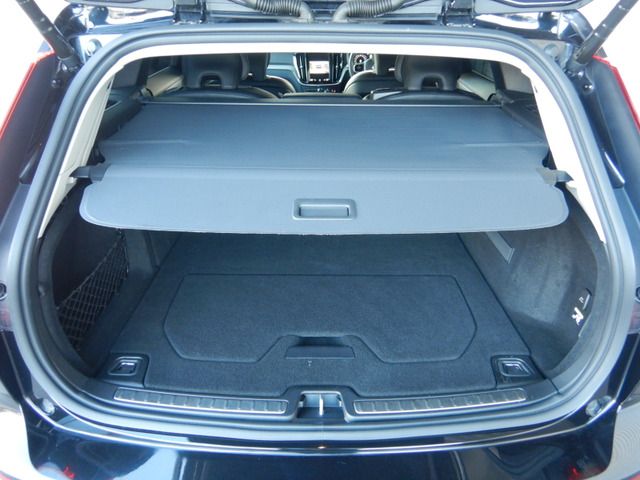 VOLVO V60 2019 Image 31