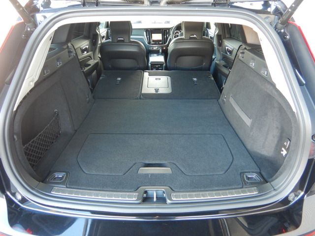 VOLVO V60 2019 Image 31