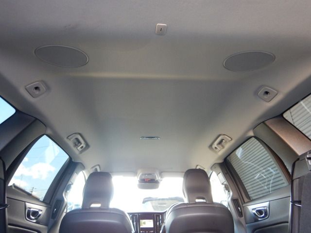 VOLVO V60 2019 Image 31