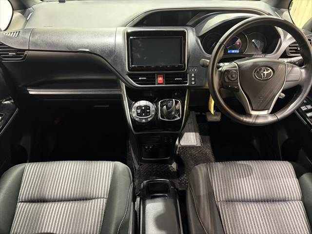 TOYOTA VOXY HYBRID 2018 Image 31