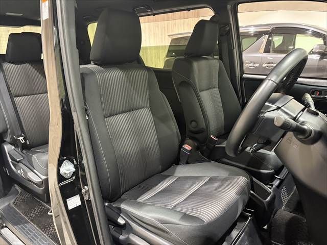 TOYOTA VOXY HYBRID 2018 Image 31