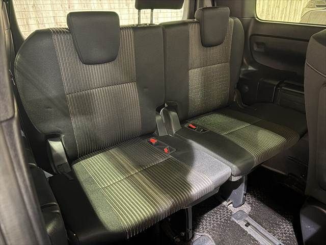 TOYOTA VOXY HYBRID 2018 Image 31