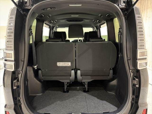 TOYOTA VOXY HYBRID 2018 Image 31