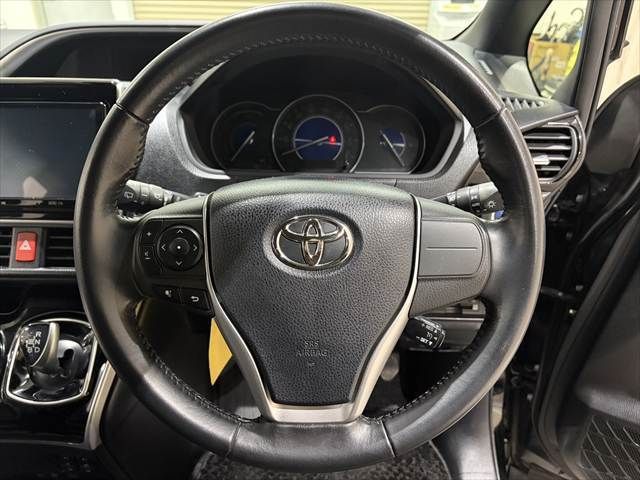 TOYOTA VOXY HYBRID 2018 Image 31