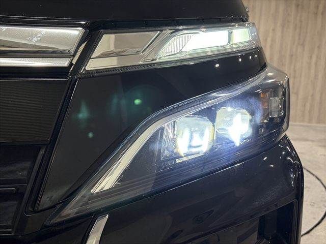 TOYOTA VOXY HYBRID 2018 Image 31