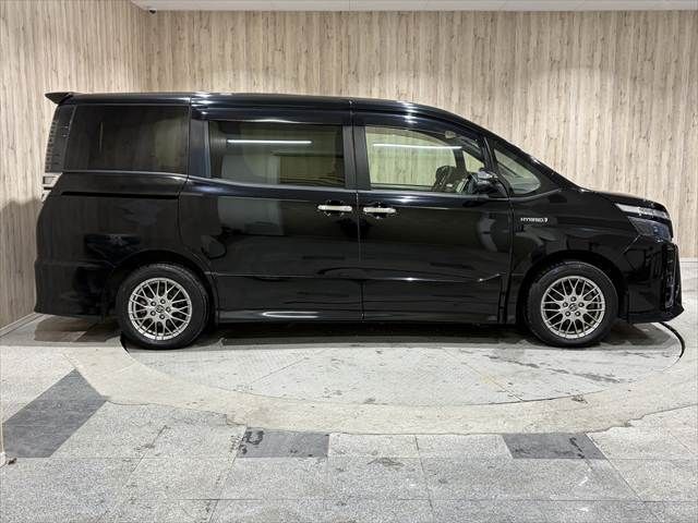 TOYOTA VOXY HYBRID 2018 Image 31