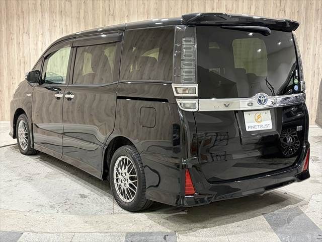 TOYOTA VOXY HYBRID 2018 Image 31