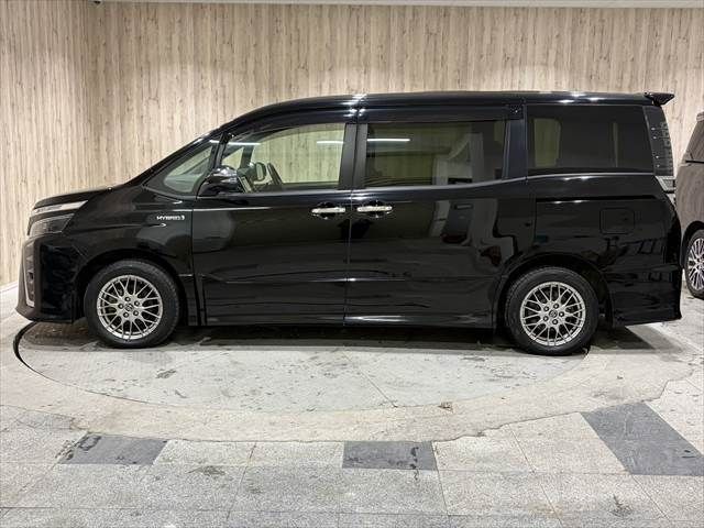 TOYOTA VOXY HYBRID 2018 Image 31