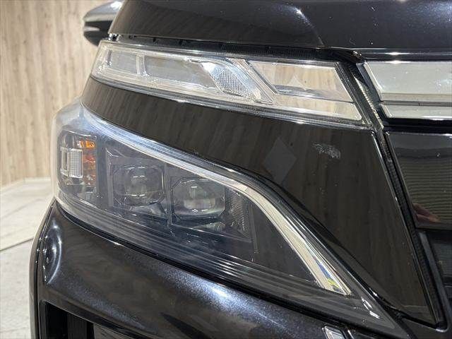 TOYOTA VOXY HYBRID 2018 Image 31