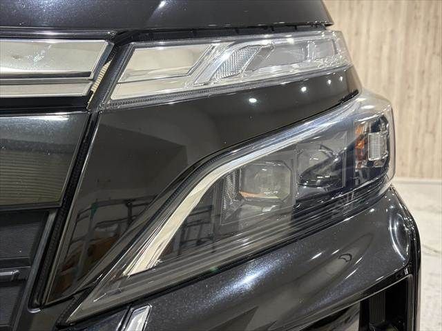 TOYOTA VOXY HYBRID 2018 Image 31