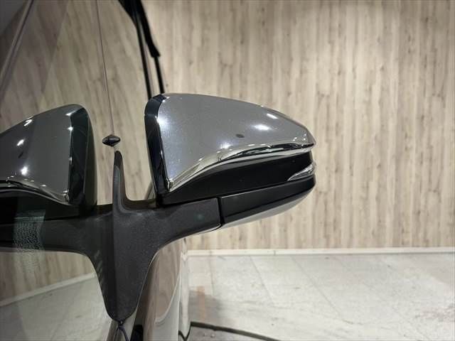 TOYOTA VOXY HYBRID 2018 Image 31