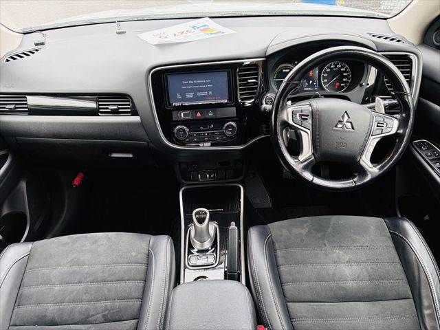 MITSUBISHI OUTLANDER PHEV 2016 Image 31