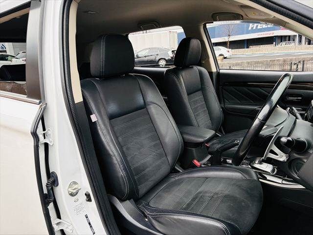 MITSUBISHI OUTLANDER PHEV 2016 Image 31