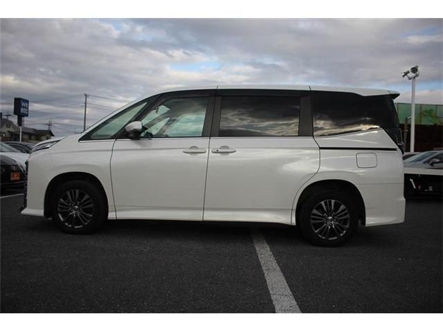 TOYOTA VOXY HYBRID 4WD 2022 Image 31