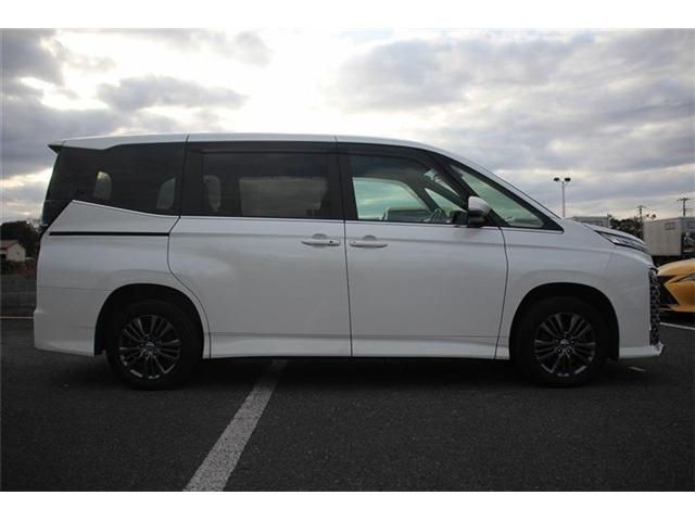 TOYOTA VOXY HYBRID 4WD 2022 Image 31