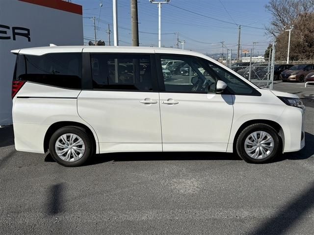 TOYOTA NOAH 2022 Image 31