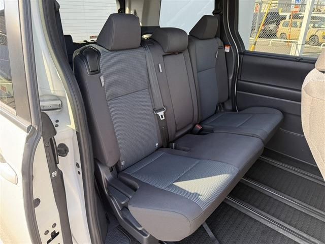 TOYOTA NOAH 2022 Image 31