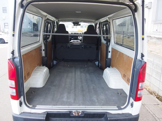 TOYOTA HIACE VAN 4WD 2019 Image 31