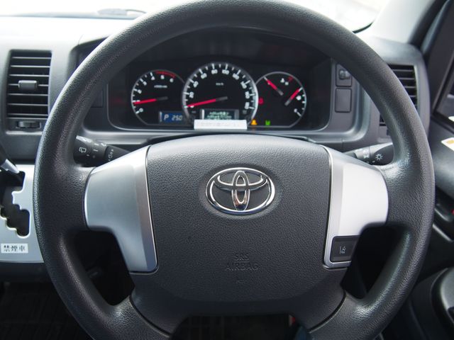 TOYOTA HIACE VAN 4WD 2019 Image 31