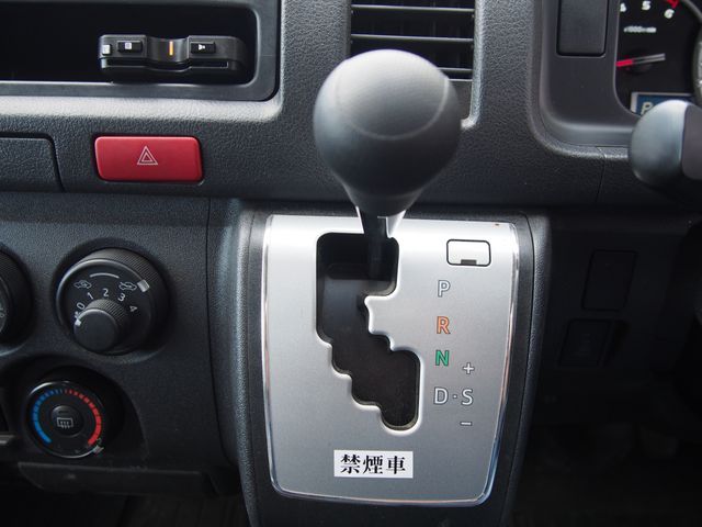 TOYOTA HIACE VAN 4WD 2019 Image 31