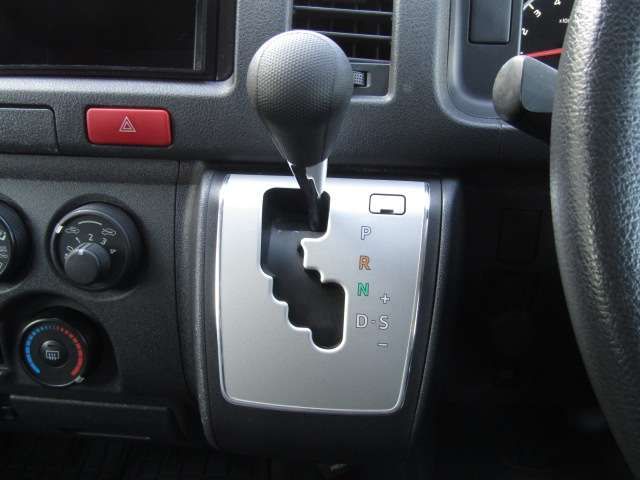 TOYOTA HIACE VAN 4WD 2017 Image 31