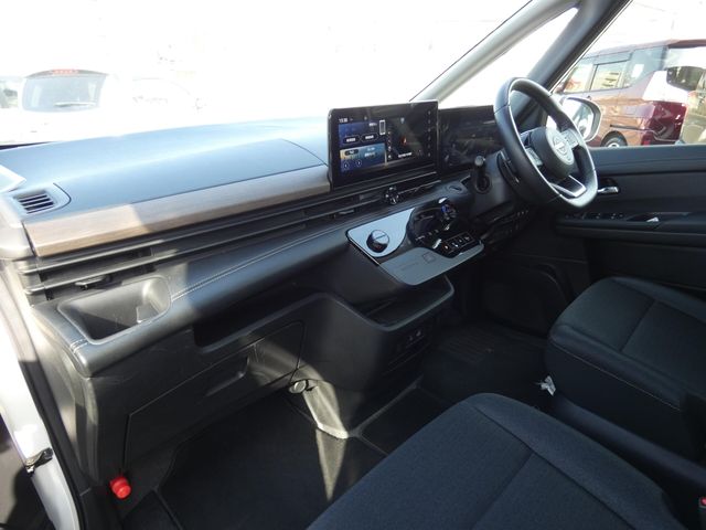 NISSAN SERENA  WG 2023 Image 31