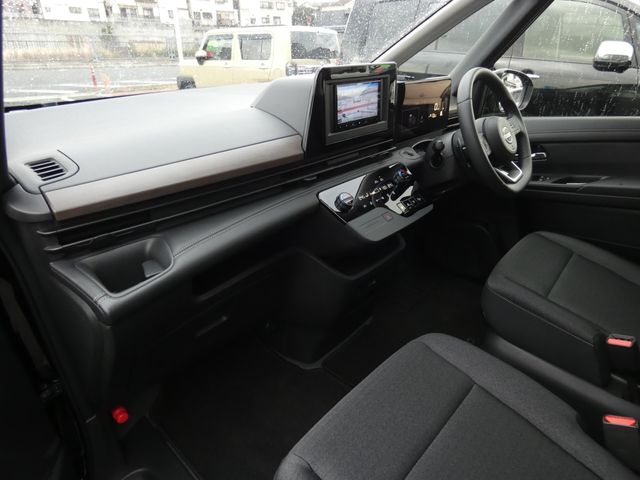 NISSAN SERENA  WG 2025 Image 31