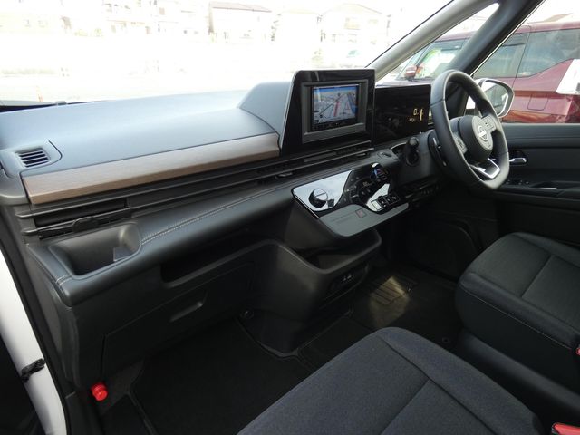 NISSAN SERENA  WG 2025 Image 31