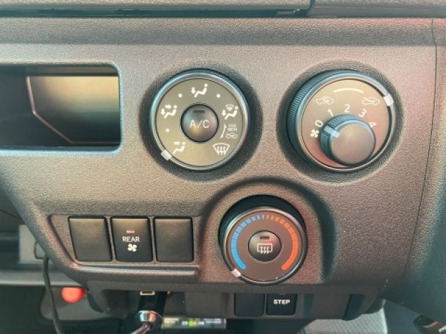 TOYOTA HIACE WAGON 4WD 2020 Image 31