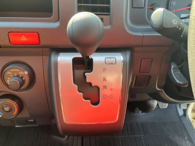 TOYOTA HIACE WAGON 4WD 2020 Image 31