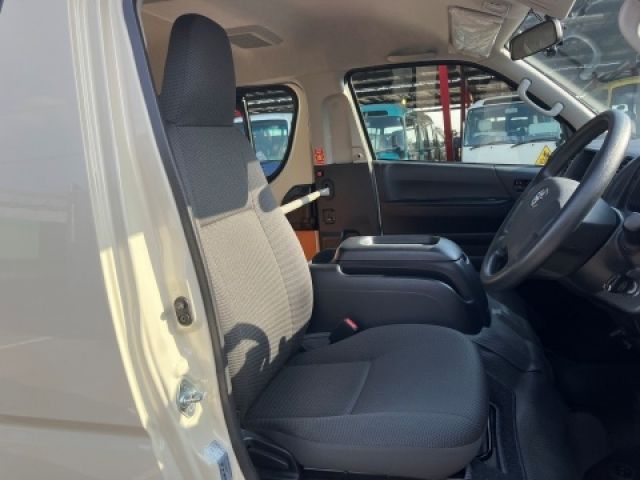 TOYOTA HIACE WAGON 4WD 2020 Image 31