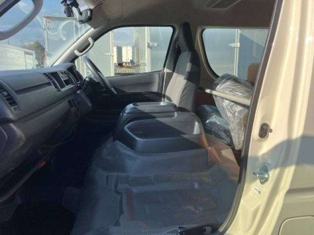 TOYOTA HIACE WAGON 4WD 2020 Image 31