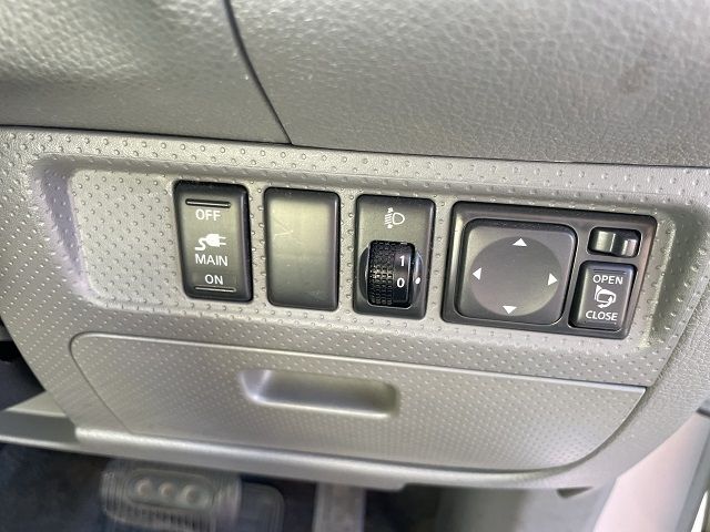 NISSAN AD 2011 Image 31