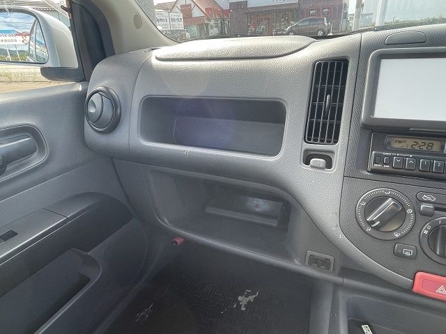 NISSAN AD 2011 Image 31